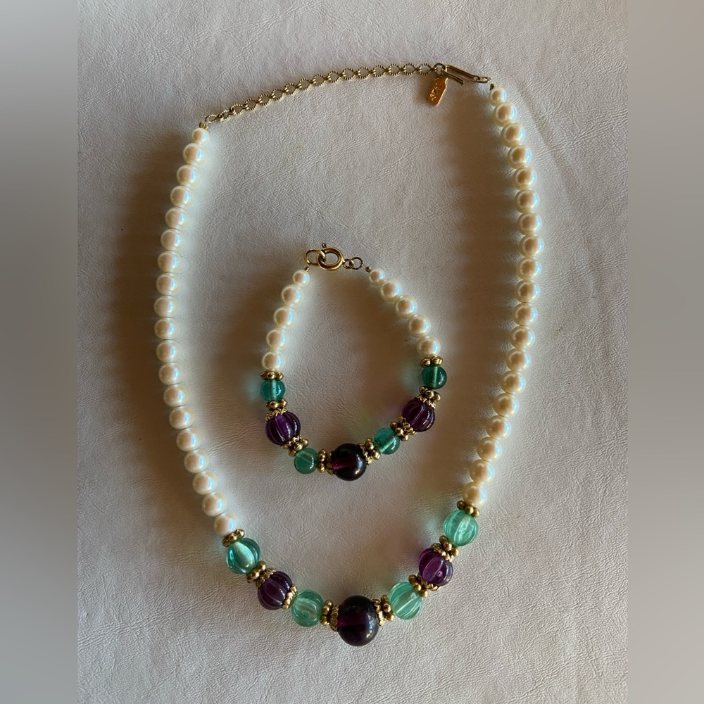 Vintage 1928 set of faux pearl necklace and bracelet